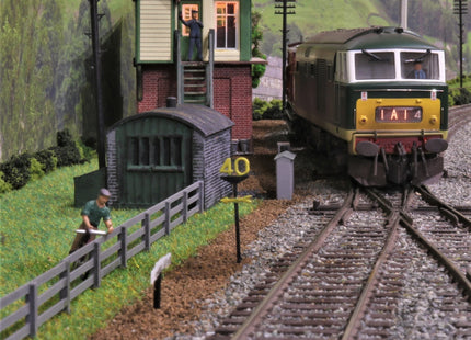 Wooden Fencing - Brown - OO Gauge (900mm)