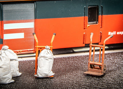 Station Sack Barrows - TT:120 Scale (Pack of 2)