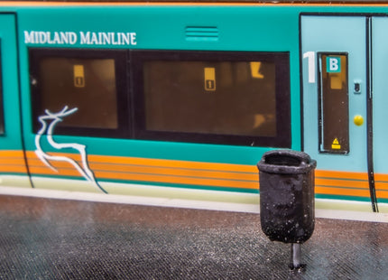 Plastic Freestanding Bins - OO Gauge (Pack of 6)