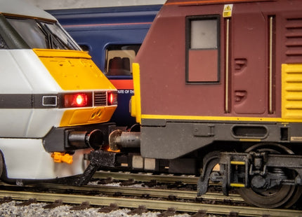 NEM Socket With Pair Of Extra Close Hunt Magnetic Couplings For Hornby Mk4 DVT (Class 82)