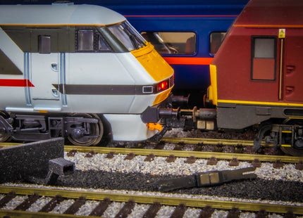 NEM Socket With Pair Of Extra Close Hunt Magnetic Couplings For Hornby Mk4 DVT (Class 82)