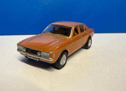 OO Gauge - Oxford Diecast Ford Consul - Gold - 1:76 Scale