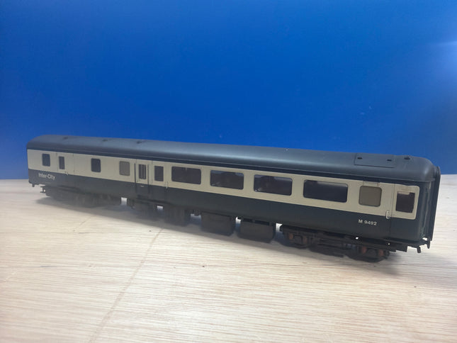 Hornby BR MK2E brake Open Standard Coach (With Lights) R4612 M9499