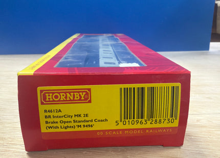 Hornby BR MK2E brake Open Standard Coach (With Lights) R4612A M9496