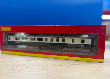 Hornby BR MK2E brake Open Standard Coach (With Lights, Passengers, Tail Lamp) R4612 M9499
