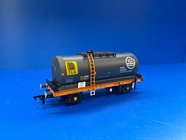 Revolution OO Gauge TUA Caustic Soda/Clay Slurry tank wagon - REV-00-TUA-002 (1008)