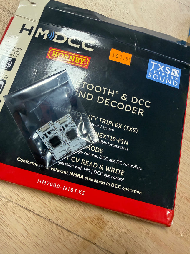 Hornby HM7000 Next 18 Sound Decoders pair of decoders (2)