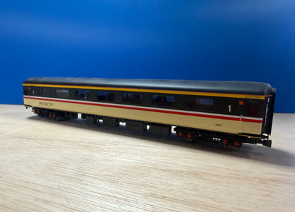Hornby BR Executive MK2E Open First Coach R4617A 3221