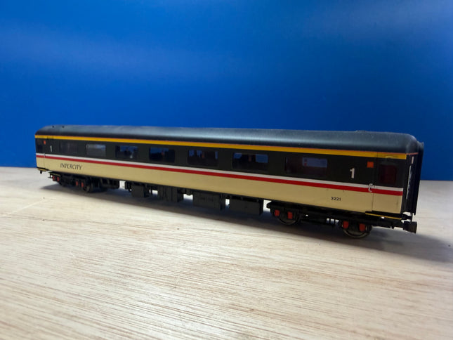 Hornby BR Executive MK2E Open First Coach R4617A 3221
