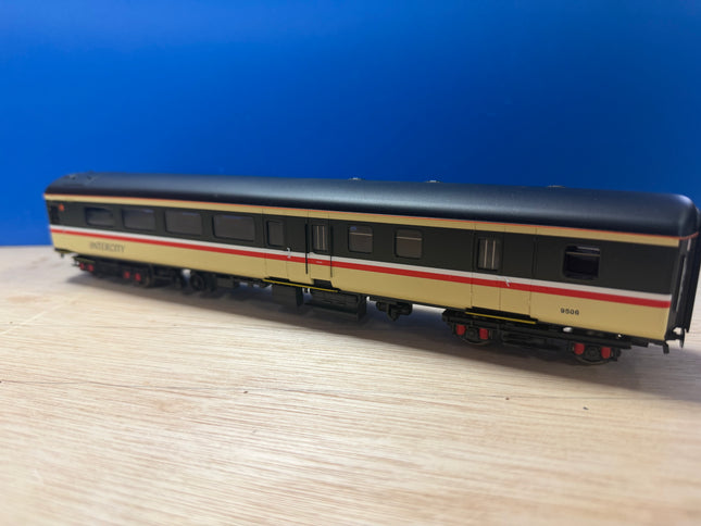 Hornby BR Executive MK2E Brake Open Standard Coach R4618A 9506