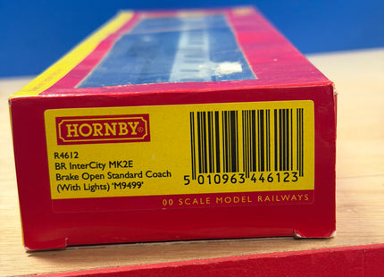 Hornby BR MK2E brake Open Standard Coach (With Lights, Passengers, Tail Lamp) R4612 M9499