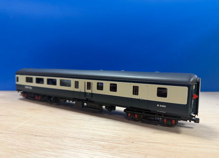 Hornby BR MK2E brake Open Standard Coach (With Lights, Passengers, Tail Lamp) R4612 M9499