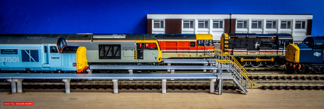 Concrete Depot Access Platforms Including Pipework & Steps (68cm Total length) - N Gauge