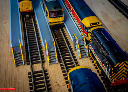 Concrete Depot Access Platforms Including Pipework & Steps (68cm Total length) - N Gauge