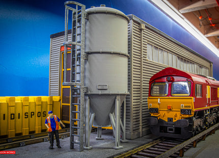 Depot Sand Silo with Safety Ladder - OO Gauge