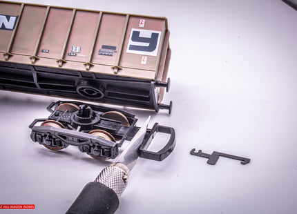Hunt Magnetic Couplings ELITE - MC30 - Pivoting Intermediate Couplings for Lima Tippler Wagons with Moulded Couplings - OO Gauge