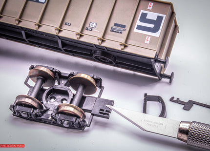 Hunt Magnetic Couplings ELITE - MC30 - Pivoting Intermediate Couplings for Lima Tippler Wagons with Moulded Couplings - OO Gauge
