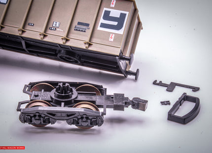 Hunt Magnetic Couplings ELITE - MC30 - Pivoting Intermediate Couplings for Lima Tippler Wagons with Moulded Couplings - OO Gauge