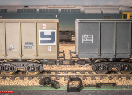 Hunt Magnetic Couplings ELITE - MC30 - Pivoting Intermediate Couplings for Lima Tippler Wagons with Moulded Couplings - OO Gauge