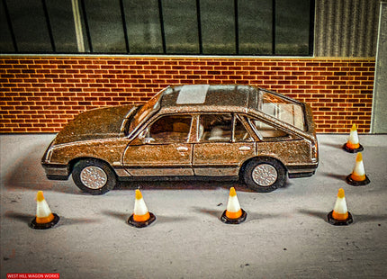 Small Traffic Cones (Pre Coloured) - OO Gauge 1:76 Scale (Pack of 20)