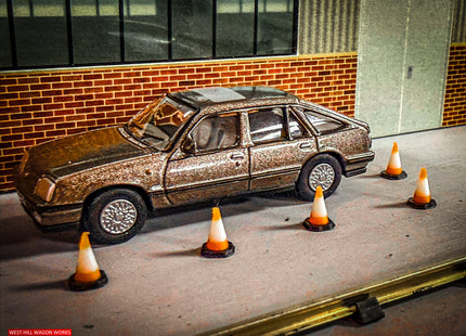 Small Traffic Cones (Pre Coloured) - OO Gauge 1:76 Scale (Pack of 20)