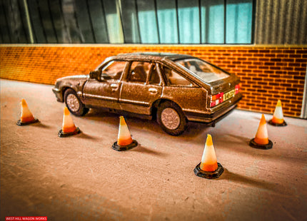 Small Traffic Cones (Pre Coloured) - OO Gauge 1:76 Scale (Pack of 20)