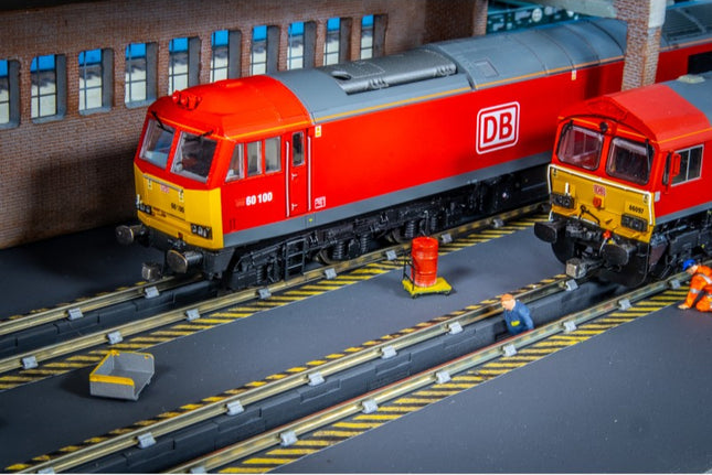 Hardstanding With Double Road Inspection Pits - OO Gauge