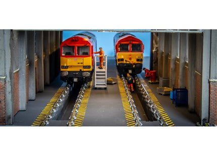 Hardstanding With Double Road Inspection Pits - OO Gauge