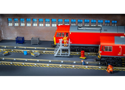 Hardstanding With Double Road Inspection Pits - OO Gauge
