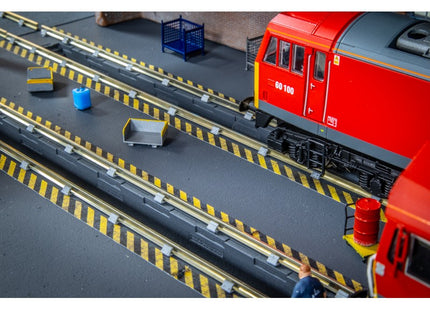 Hardstanding With Double Road Inspection Pits - OO Gauge