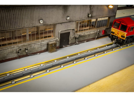 Hardstanding With Single Road Inspection Pit - OO Gauge